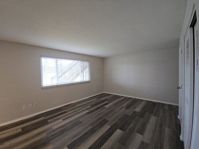 Building Photo - 1015 E Pearl St