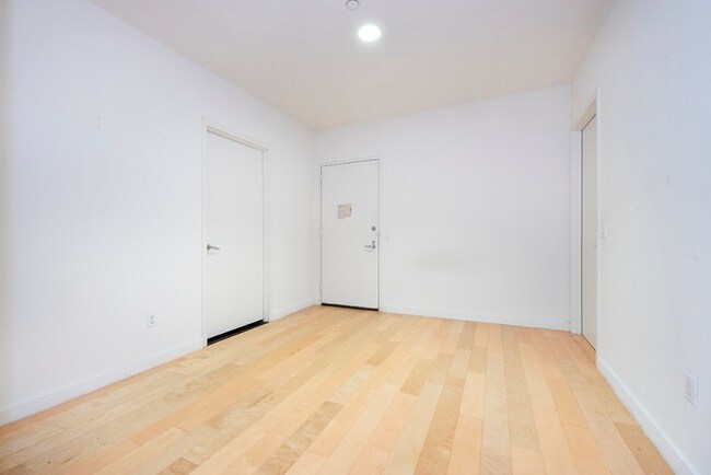 Building Photo - 2 Bedroom @ 90W !