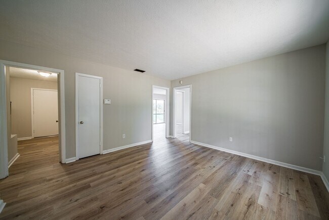 Building Photo - Coming Soon! Spacious 3 Bedroom 2 Bath!