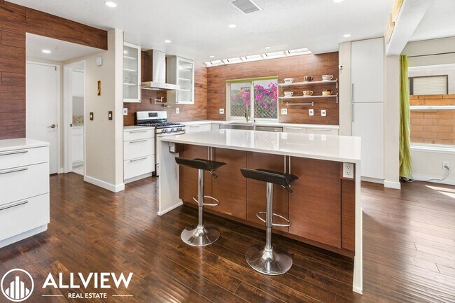 Building Photo - Beautifully Upgraded Home in Prime Mission Viejo Location