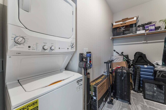 Building Photo - Modern Luxury Living: Spacious Retreat with Next-Gen Suite!