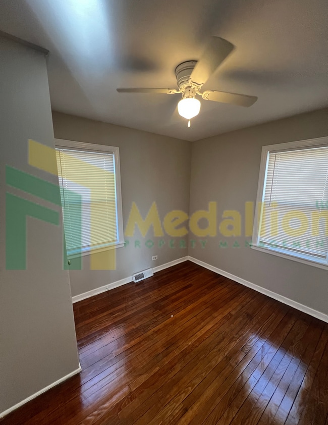 Building Photo - Spacious 4-5 Bedroom, 2-Bath Corner Lot Ho...