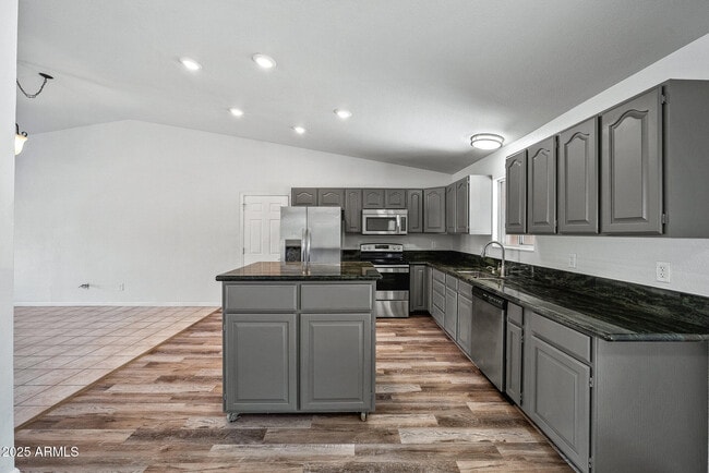 Building Photo - 6039 E Skinner Dr