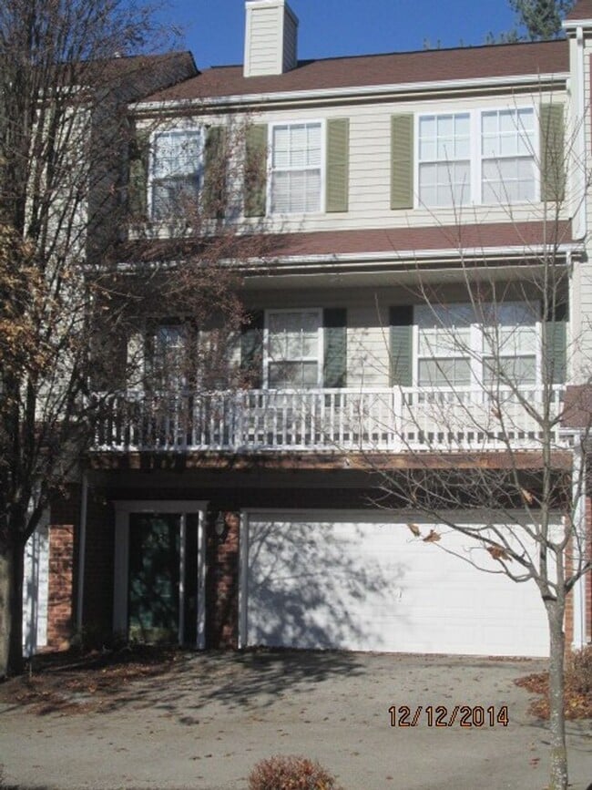 Building Photo - 3 Bedroom 2.5 Bath Townhouse with 2 Car Garage