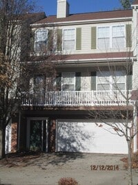 Building Photo - 3 Bedroom 2.5 Bath Townhouse with 2 Car Garage