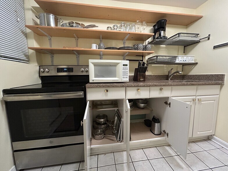 Building Photo - 2422 Observatory Pl NW