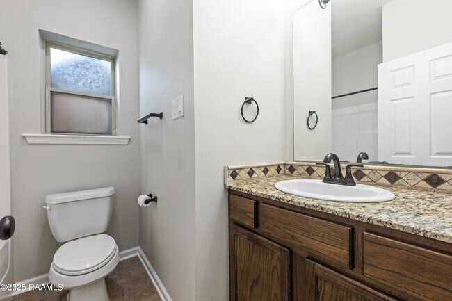 Building Photo - 307 Flanders Ridge Dr