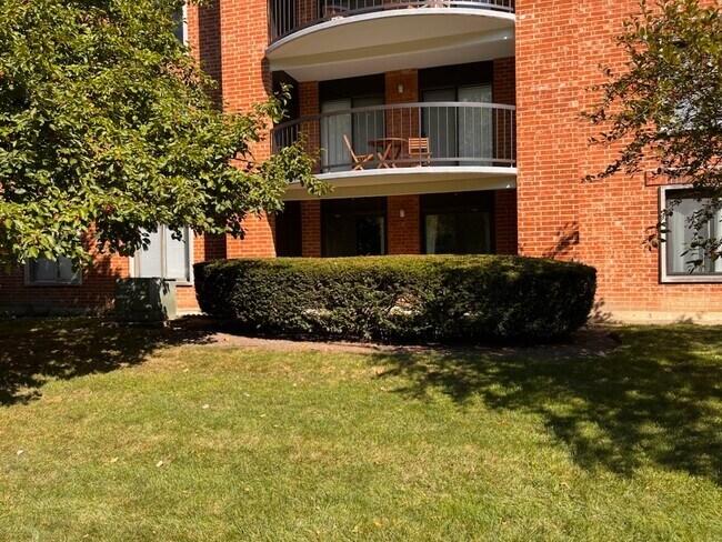 Building Photo - 1415 E Central Rd