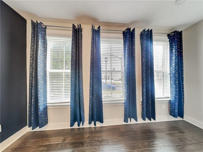 Building Photo - 2038 Rockledge Rd NE