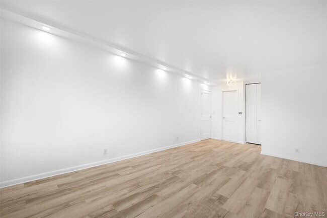 Building Photo - 141 Great Neck Rd