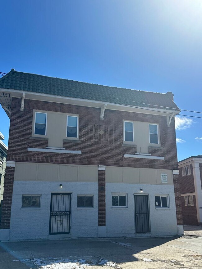 Building Photo - E. 185/Lake Shore 1 Bedroom *1/2 OFF SECURITY DEPOSIT SPECIAL*