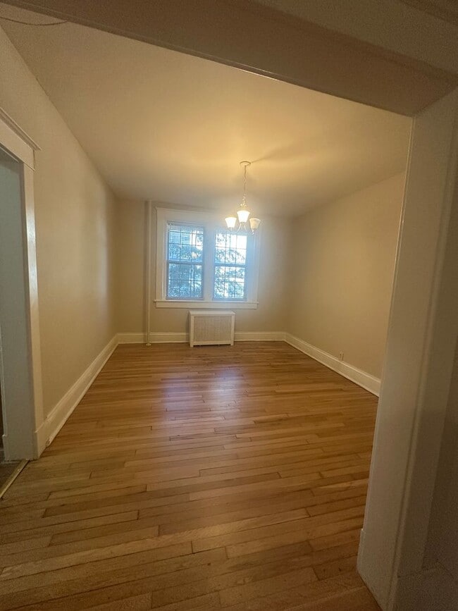 Building Photo - Adorable Condo in Ghent!