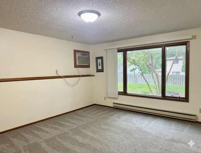 Building Photo - 606 Vilas St