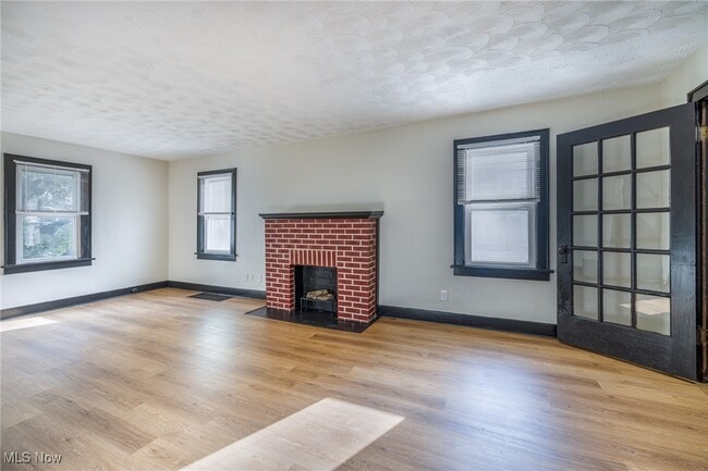 Building Photo - 849 Glenn St