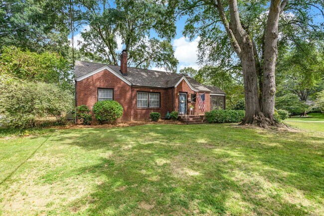 Building Photo - Class Brick Cottage with Modern Comforts in Historic Overbrook