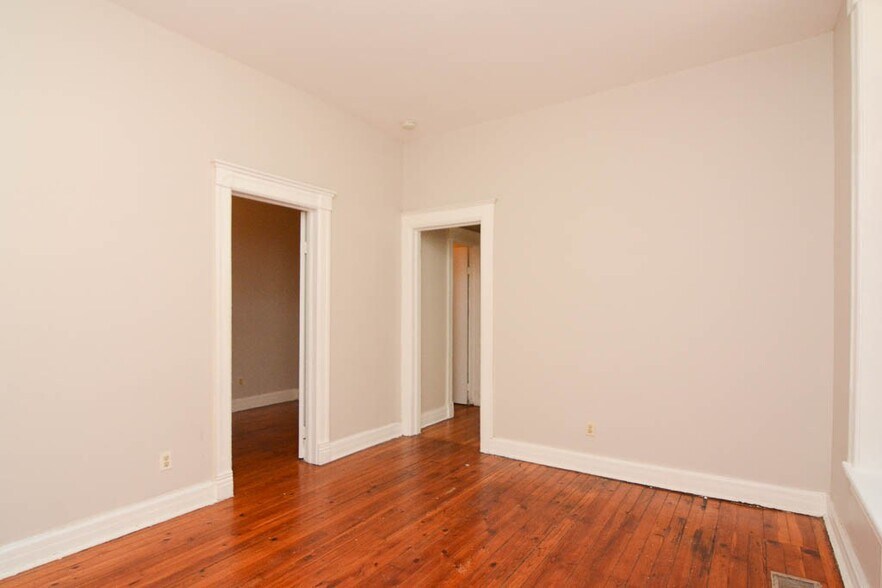 Building Photo - 1409 W Erie St