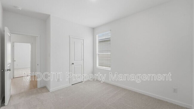 Building Photo - 1304 Apron Trl