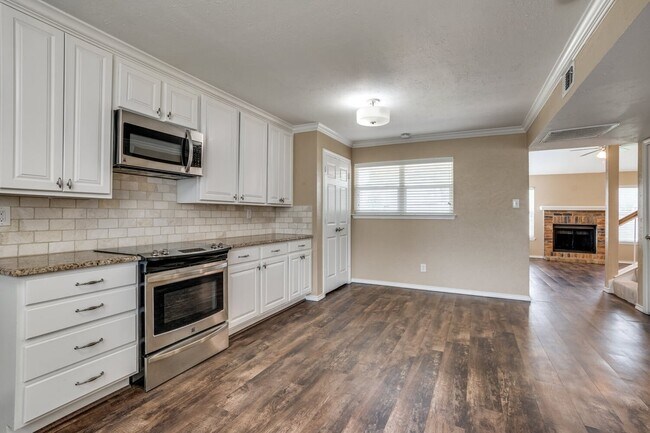 Building Photo - 1410 Thackery Dr
