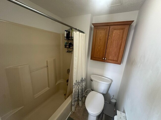 Building Photo - 3024 Estate Dr