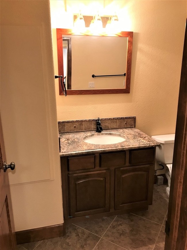 Building Photo - Lovely Basement Apartment in Highlands Ranch