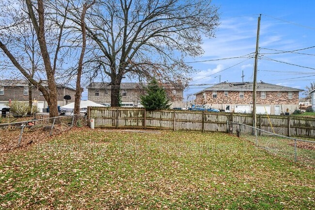 Building Photo - 3541 NE 72nd Terrace