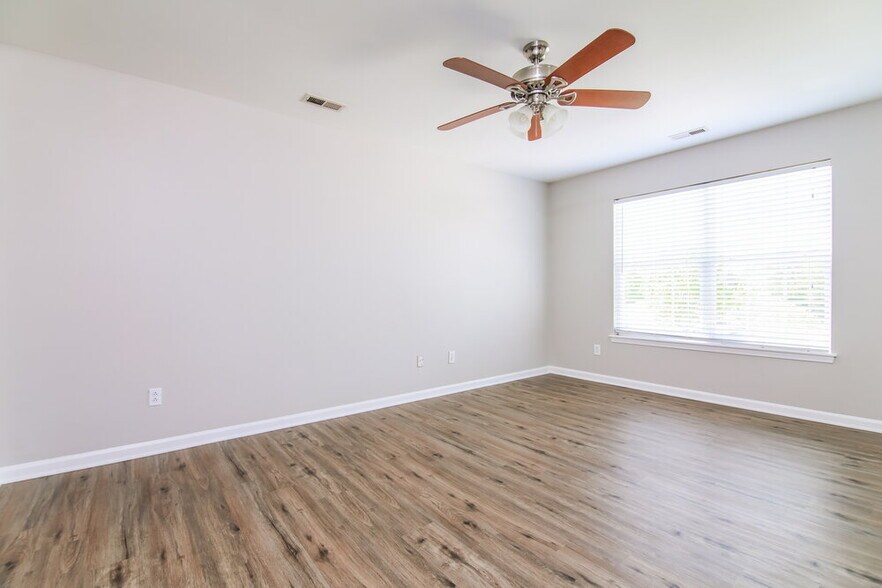 Building Photo - 709 Champion St