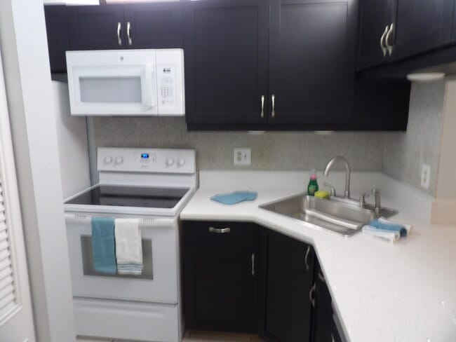 Building Photo - 618 Sea Pine Way