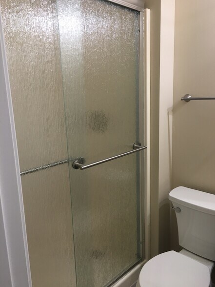 master bathroom 3rd picture - 6436 Long Timber Dr