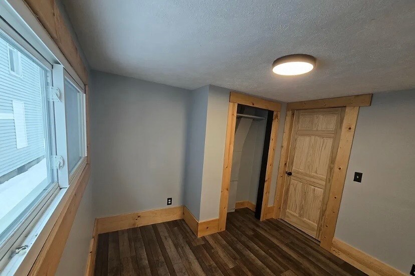 Building Photo - 618 Pettibone Ave NW