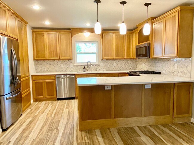 Building Photo - Gorgeous Remodeled Edmond 3 Bed 2 Bath