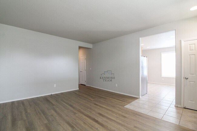 Building Photo - 5407 Mariner Ln