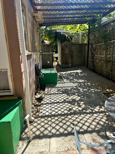 Private Yard - 2538 1/2 Military Ave