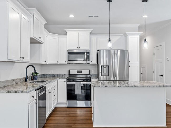 Building Photo - 3 Bed, 2.5 Bath - Lucky Penny End Unit