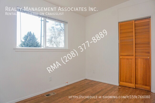 Building Photo - 2 Bedroom Duplex Between 32nd & 33rd St in...