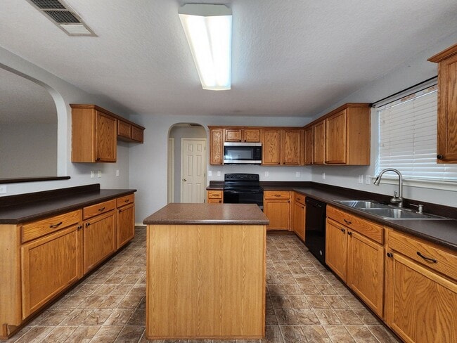 Building Photo - No Carpet / Storage Shed / Back Patio  /  ...