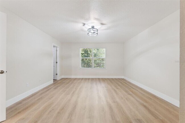 Building Photo - 6615 Helmsley Cir