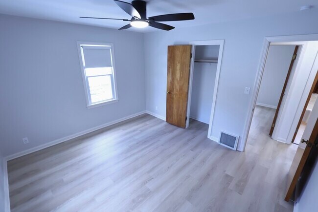 Building Photo - 774 E Archwood Ave