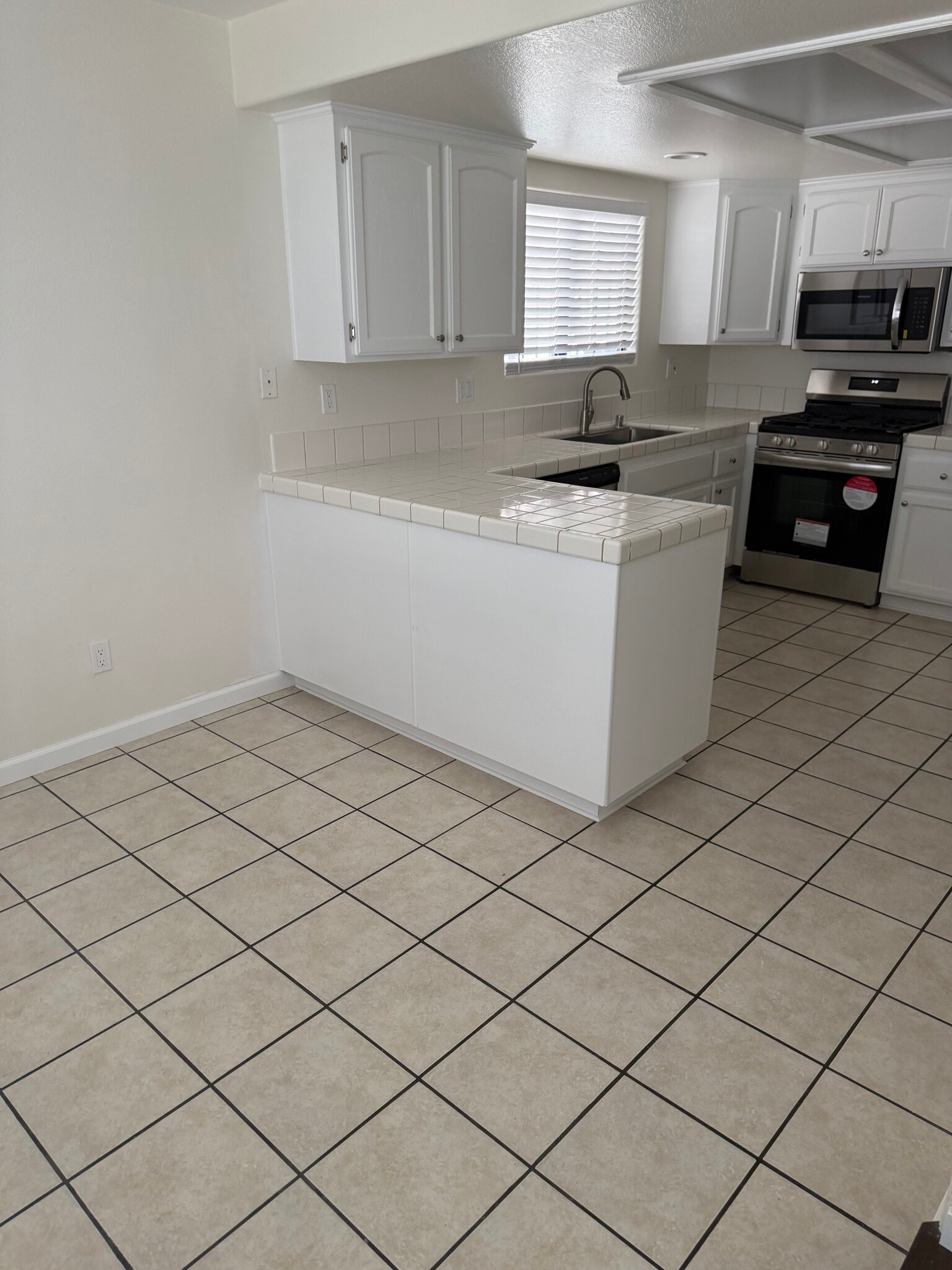 Dining/kitchen - 11710 Walcroft St