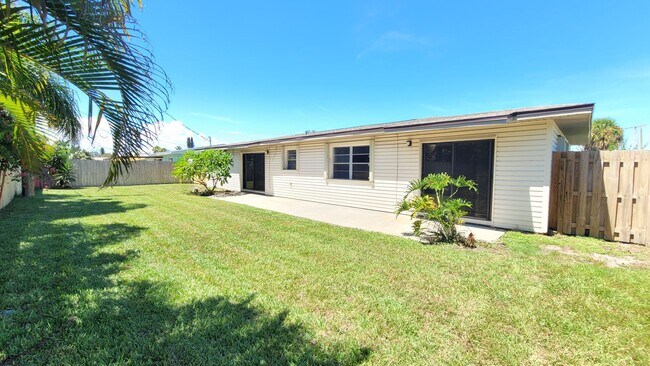 Building Photo - Beautiful Corner Lot Rental-Large 4 Bedroo...