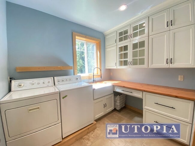 Building Photo - Gorgeous 4-bedroom, 2-bathroom Forest Lake Home with Deck, Office & Scenic Redwood Views