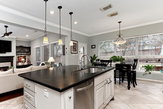 Building Photo - 31 Bluff Creek Pl