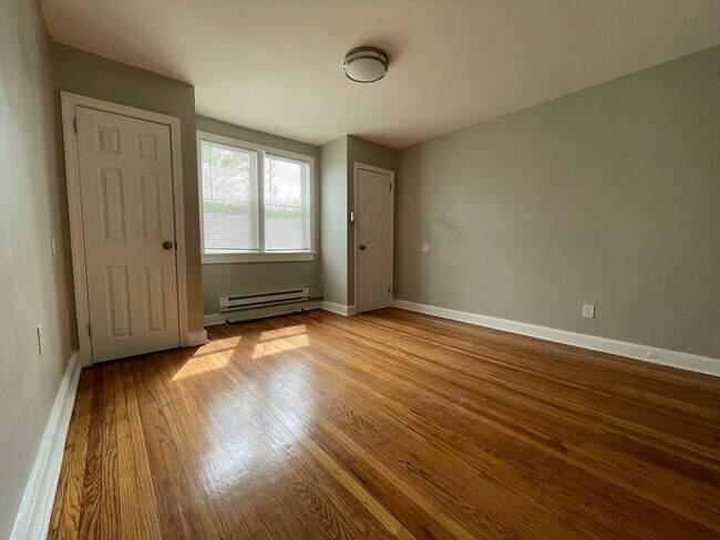 Building Photo - 511 Pfeiffer St