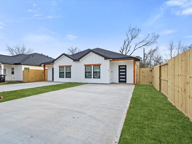 Building Photo - 9114 Everglade Dr