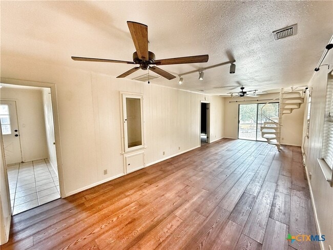 Building Photo - 275 Halm Dr