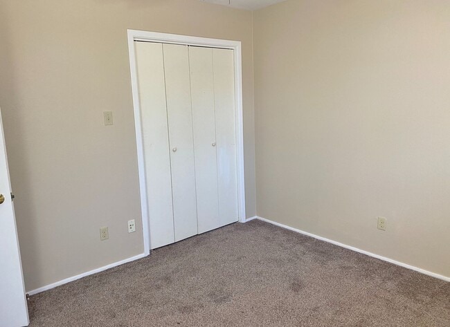 Building Photo - Adorable and Freshly painted Edgecliff Village 3 Bed 2 Bath!!