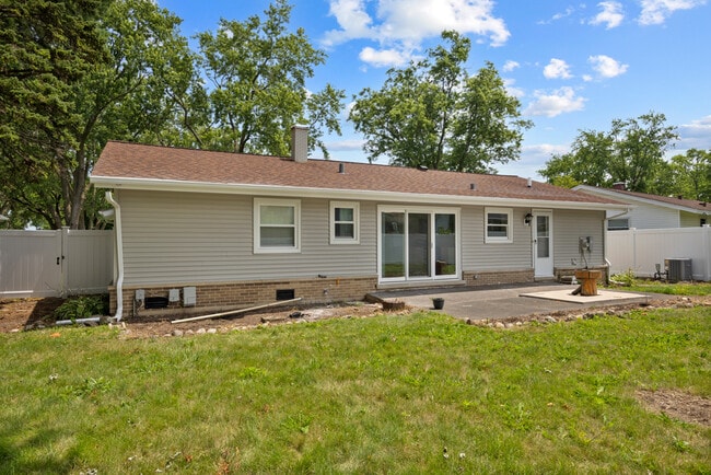Building Photo - 1060 Warwick Ln