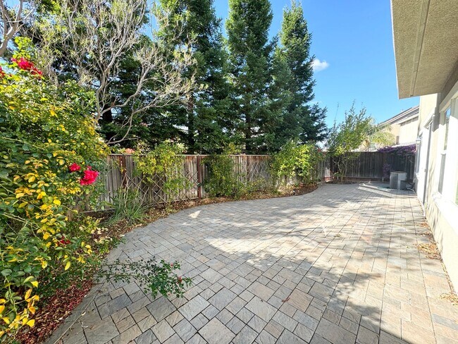 Building Photo - Perfect Shape Single Family Home in Dublin Hills