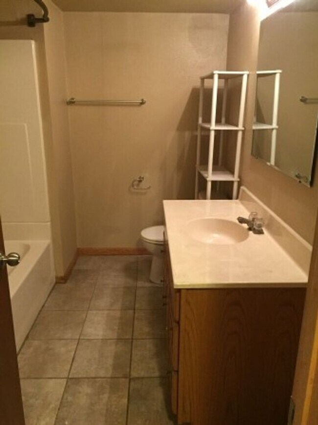 Building Photo - 920 18th Ave SW