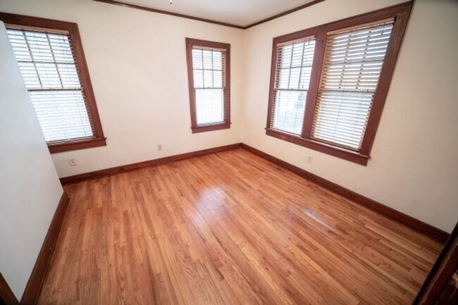 Building Photo - Fall 2026!! Live in this Historic yet modern 4 bedroom!