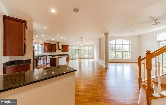 Building Photo - 9005 Edgepark Rd